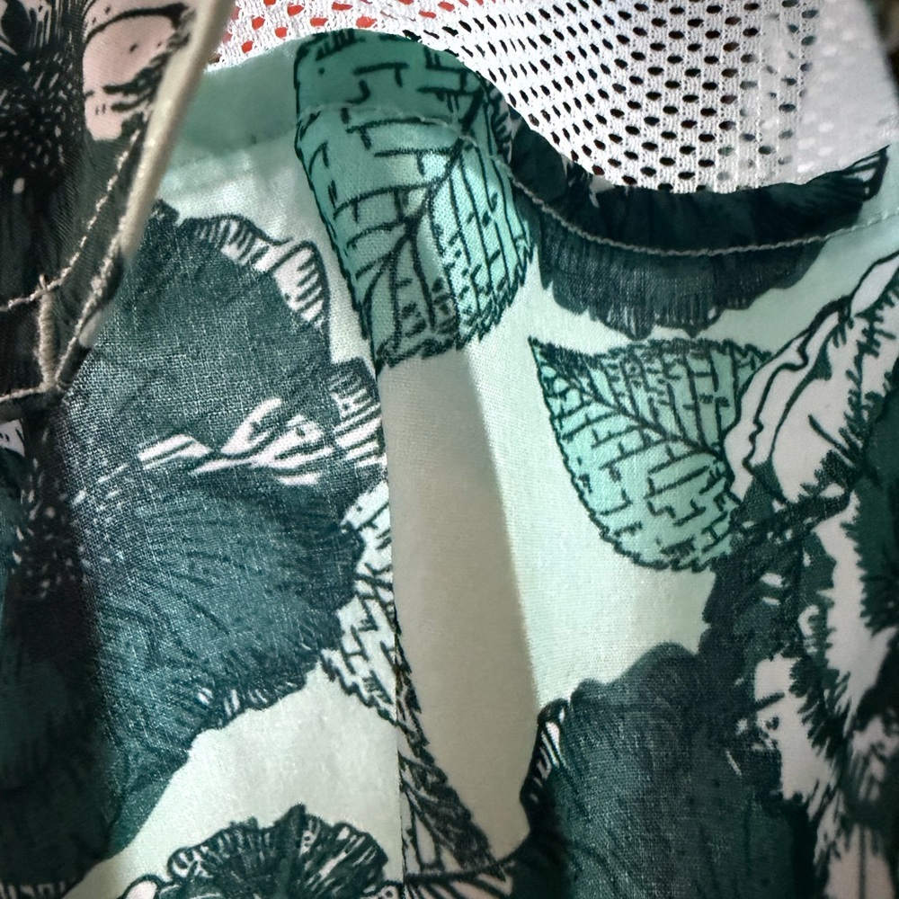 Duluth Trading Co Green and White Floral Top - Picture 8 of 9
